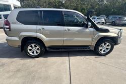 2004 Toyota
                Landcruiser GXL