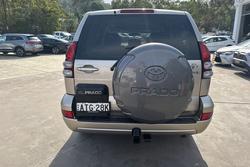 2004 Toyota
                Landcruiser GXL