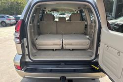 2004 Toyota
                Landcruiser GXL