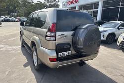 2004 Toyota
                Landcruiser GXL