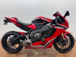 Honda CBR1000RR (fireblade)