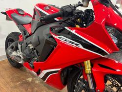 2017 Honda CBR1000RR (FIREBLADE) RED