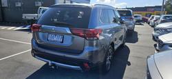2018 Mitsubishi
                Outlander LS