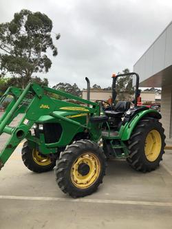 0 John Deere 5325 Rops Tractor & Bucket 67Hp 2556 Hours Green