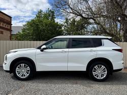 2022 Mitsubishi
                Outlander LS