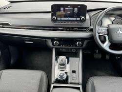 2022 Mitsubishi
                Outlander LS