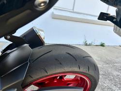 2024 Kawasaki Z900 (ZR900) RED