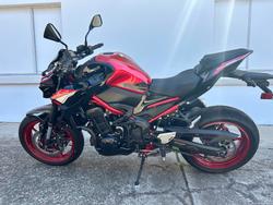 2024 Kawasaki Z900 (ZR900) RED