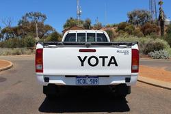 2007 Toyota
                Hilux SR