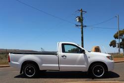 2007 Toyota
                Hilux SR