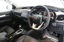 2020 Toyota Hilux SR5