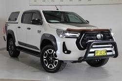 2020 Toyota Hilux SR5