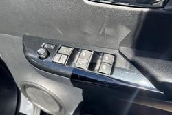 2025 Toyota Hilux SR5 48V