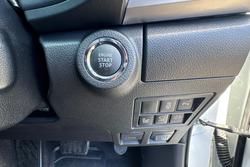 2025 Toyota Hilux SR5 48V