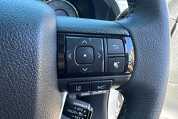 2025 Toyota Hilux SR5 48V