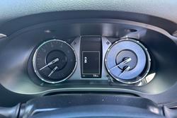 2025 Toyota Hilux SR5 48V