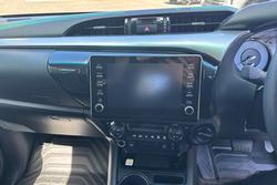 2025 Toyota Hilux SR5 48V