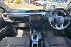 2025 Toyota Hilux SR5 48V