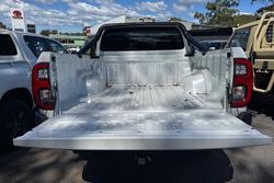 2025 Toyota Hilux SR5 48V