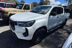 2025 Toyota Hilux SR5 48V