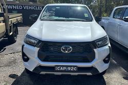 2025 Toyota Hilux SR5 48V