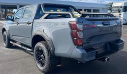 2025 Isuzu D-MAX BLADE