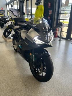 2025 CFMOTO 675 SR-R NEBULA BLACK