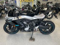 2025 CFMOTO 675 SR-R NEBULA BLACK