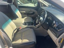 2019 Kia
                Carnival Platinum