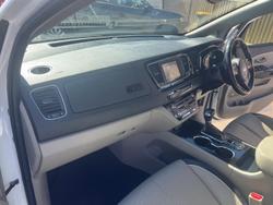 2019 Kia
                Carnival Platinum