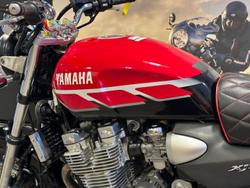 2000 Yamaha XJR1300 XJR Red