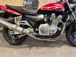 2000 Yamaha XJR1300 XJR Red