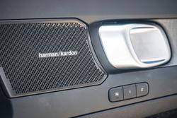 2025 Volvo XC40 Plus B4