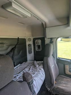 2018 Freightliner Century Class CST112