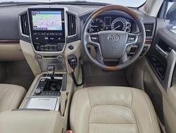 2018 Toyota Landcruiser Sahara VDJ200R 4X4 Dual Range White
