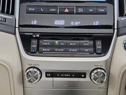 2018 Toyota Landcruiser Sahara VDJ200R 4X4 Dual Range White