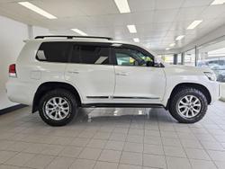 2018 Toyota Landcruiser Sahara VDJ200R 4X4 Dual Range White