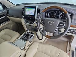 2018 Toyota Landcruiser Sahara VDJ200R 4X4 Dual Range White
