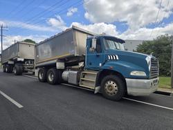 2015 Mack
Granite - Truck+Dog