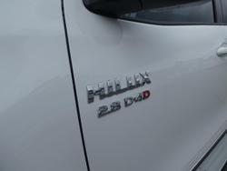 2023 Toyota Hilux SR