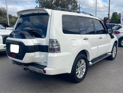 2017 Mitsubishi
                Pajero GLX