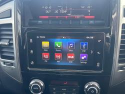 2017 Mitsubishi
                Pajero GLX