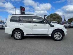 2017 Mitsubishi
                Pajero GLX