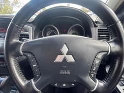 2017 Mitsubishi
Pajero GLX