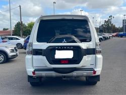 2017 Mitsubishi
                Pajero GLX