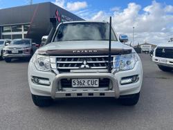 2017 Mitsubishi
Pajero GLX