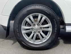 2017 Mitsubishi
                Pajero GLX