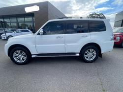 2017 Mitsubishi
                Pajero GLX