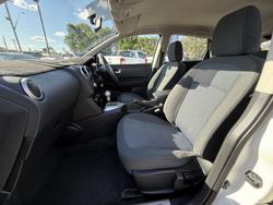 2011 Nissan
Dualis ST