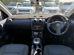 2011 Nissan
Dualis ST